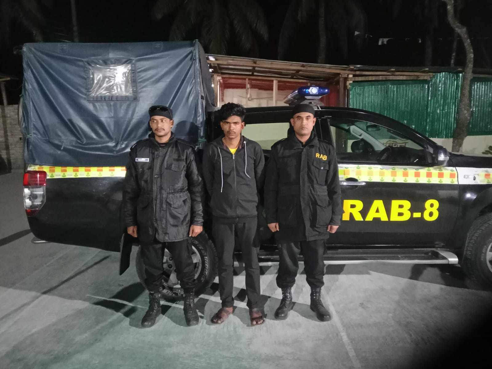 পশ্চিম ইলিশার ইয়াবা কারবারি ইউসুফ আটক