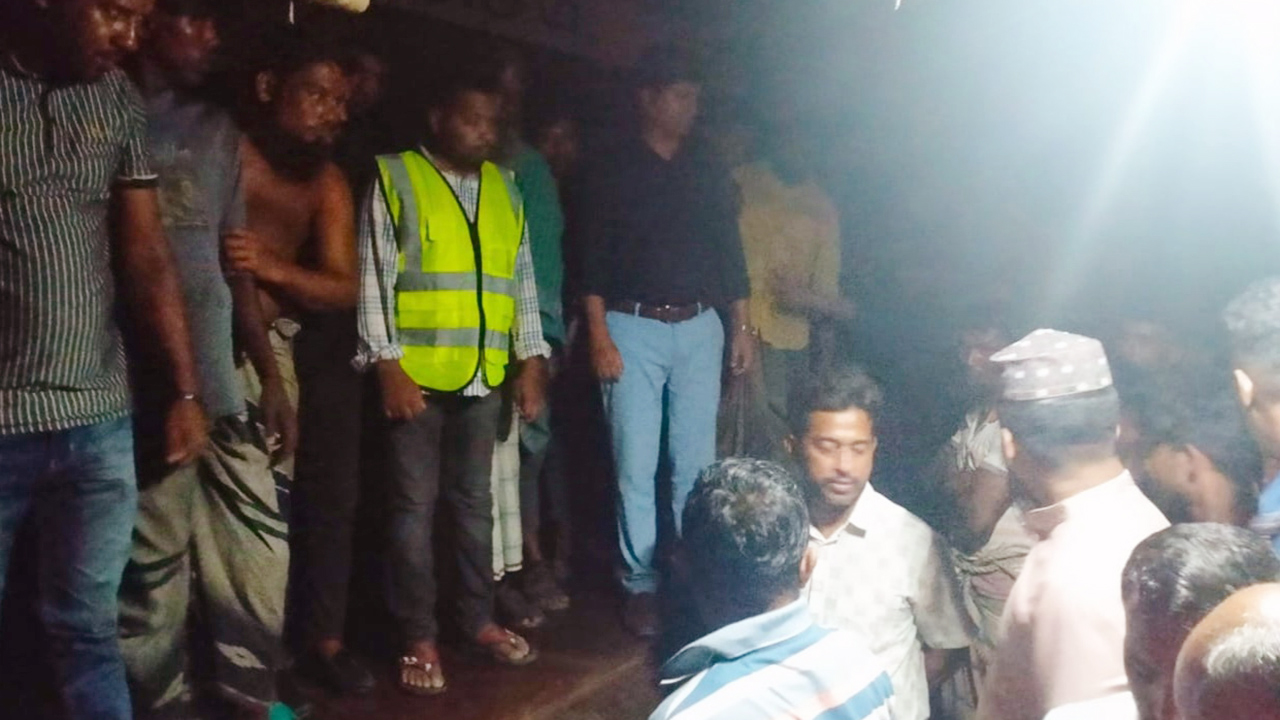 লালমোহনে অভিযানে ৯ জেলের অর্থদন্ড