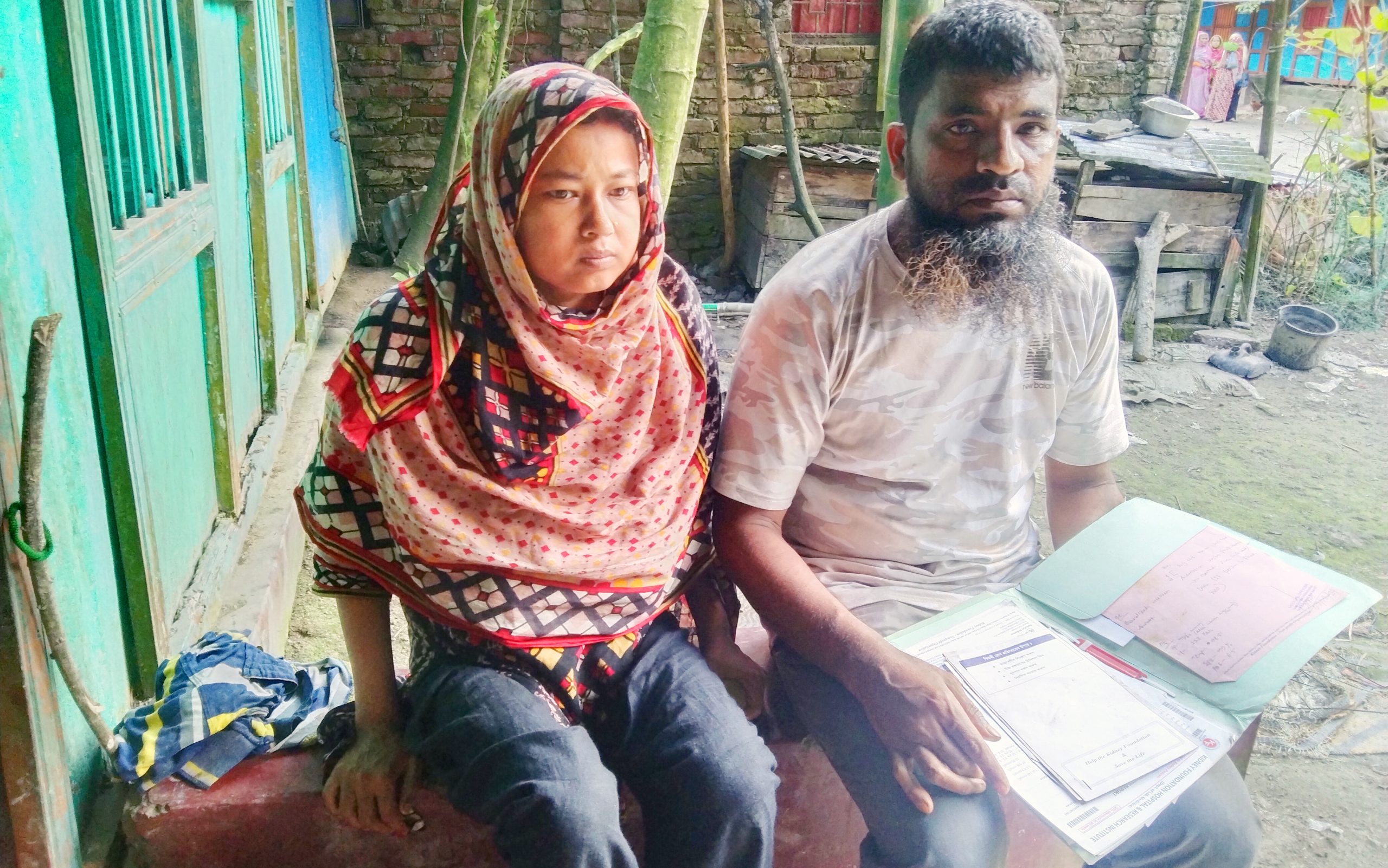 স্ত্রীকে বাঁচাতে বিত্তবানদের সহায়তা চাচ্ছেন স্বামী লতিফ