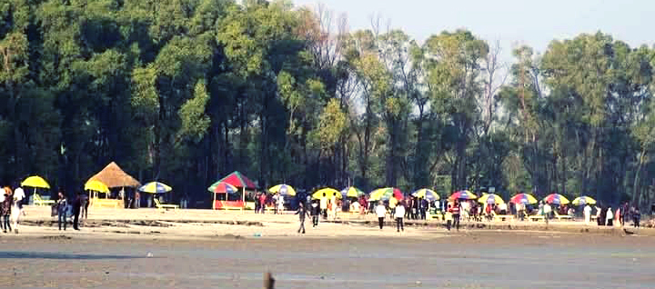 মনপুরার সি-বিচে আগ্রহ বাড়ছে পর্যটকদের