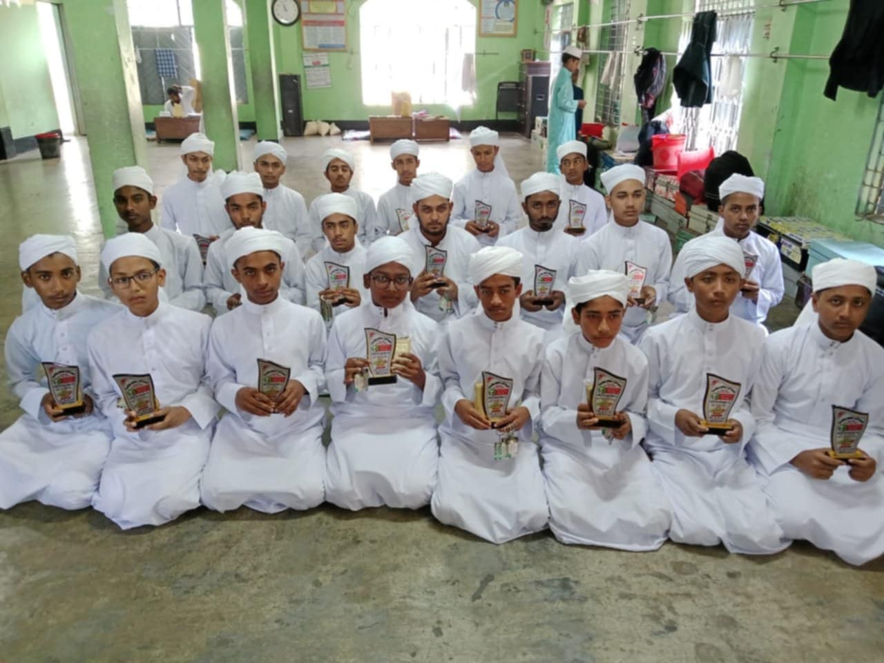 ভোলায় ২১ হাফেজকে দেওয়া হল সম্মাননা পাগড়ী