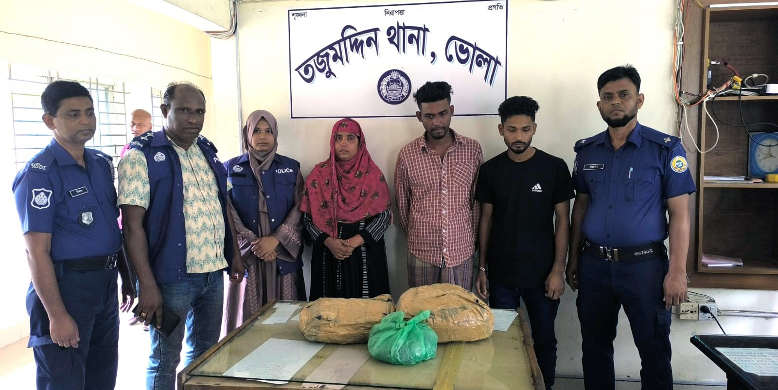 তজুমদ্দিনে ২ কেজি গাঁজাসহ ৩ মাদক ব্যবসায়ী আটক