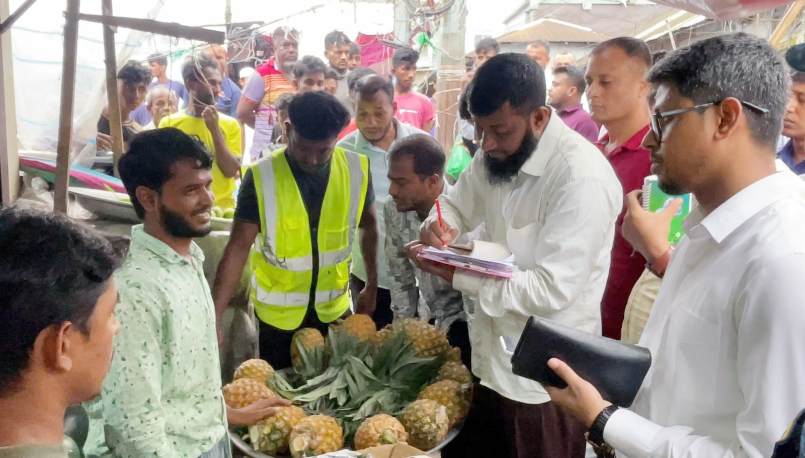 ভোলা শহরে অবৈধ স্থাপনায় উচ্ছেদ অভিযান