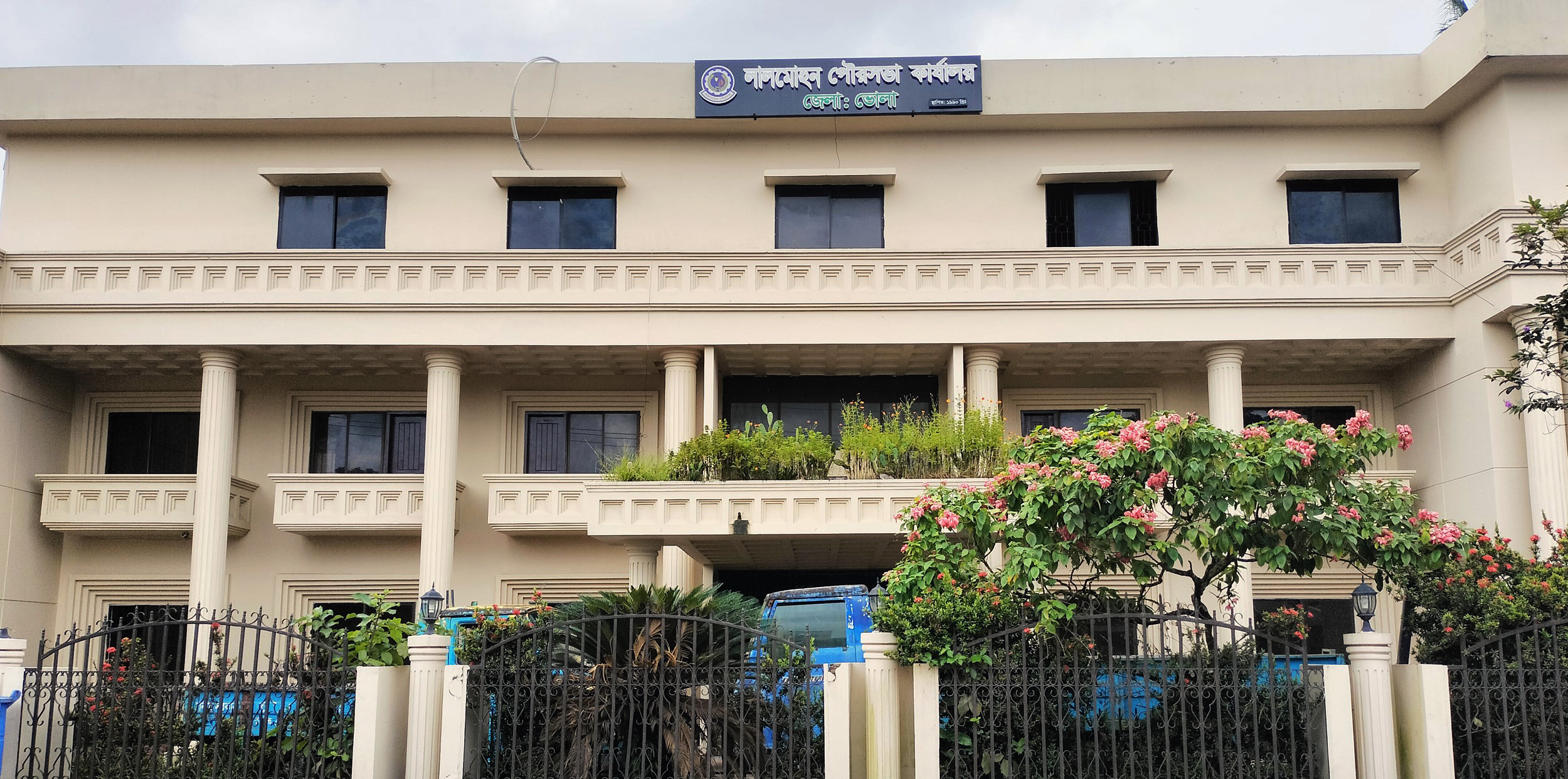 লালমোহন পৌরসভায় পানির জন্য হাহাকার, ৭টি পাম্পের মধ্যে ৫টি অচল !
