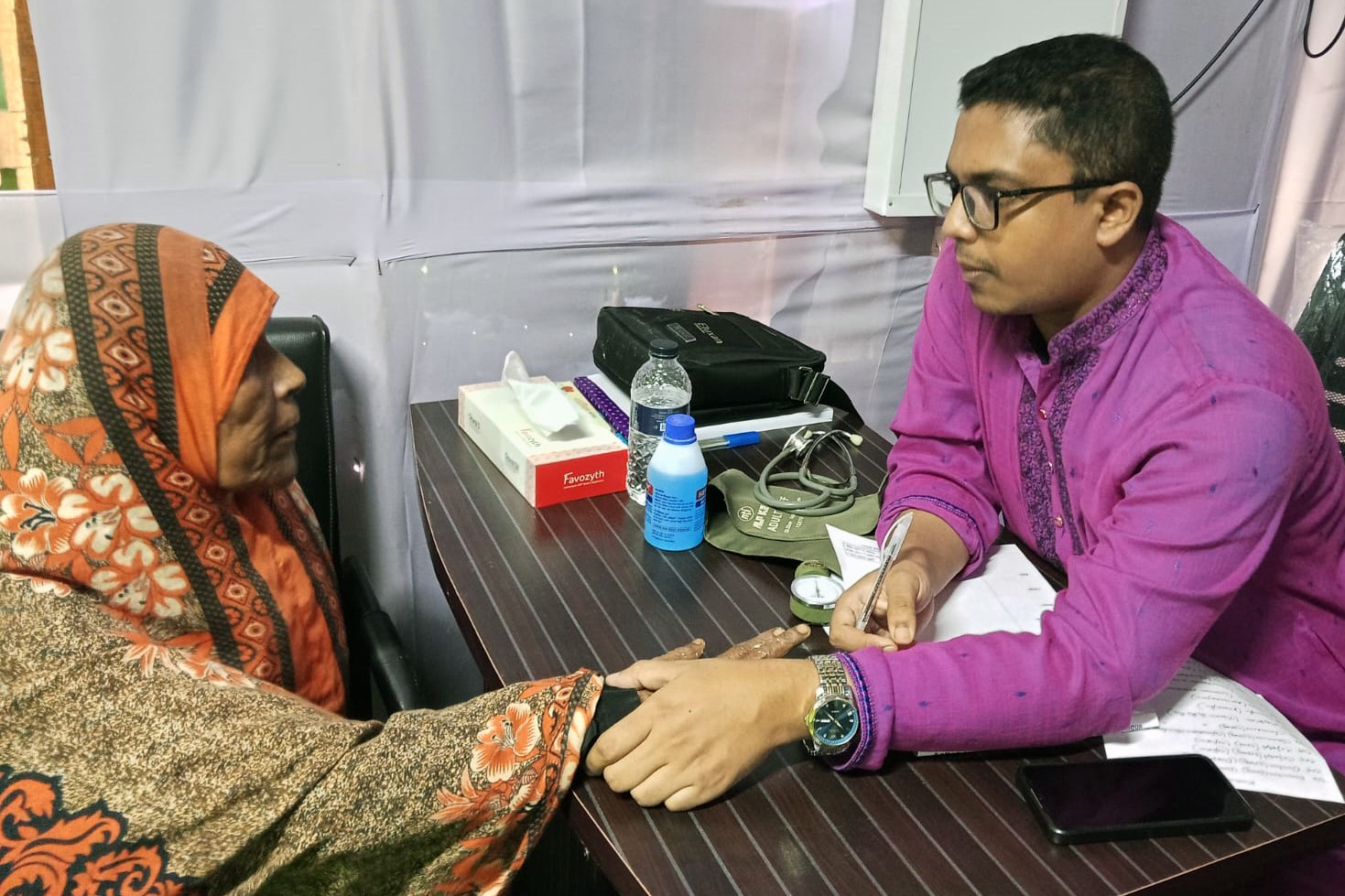 লালমোহনে ফ্রি চিকিৎসা ক্যাম্পের উদ্বোধন