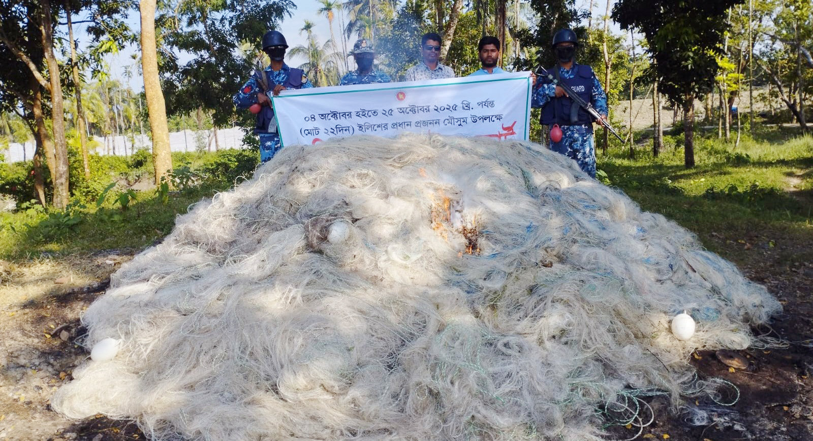 মনপুরায় ৮ হাজার মিটার জাল ও মা ইলিশ জব্দ