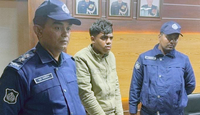 মানবতাবিরোধী অপরাধ ট্রাইব্যুনালের ৩ বিচারককে হুমকিদাতা ভোলায় গ্রেপ্তার