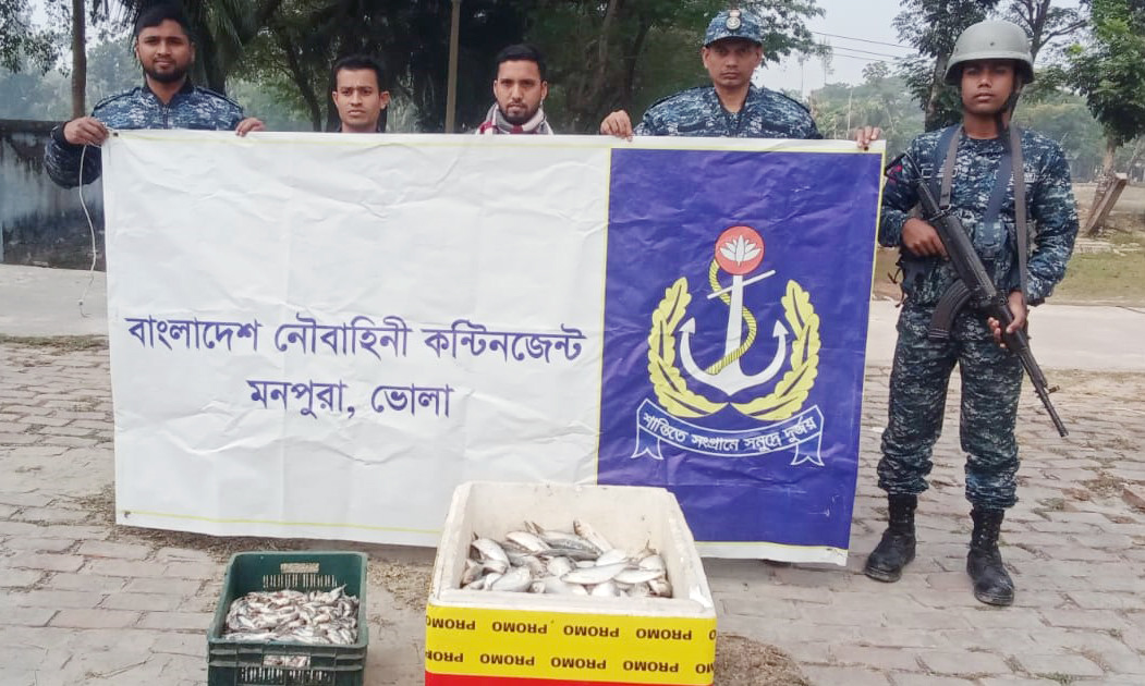 মনপুরায় মাছ রেখে পালালেন মৎস্য ব্যবসায়ীরা