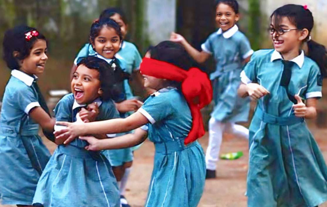 হারিয়ে যাচ্ছে গ্রাম বাংলার ঐতিহ্য গোল্লাছুট ও কানামাছি খেলা