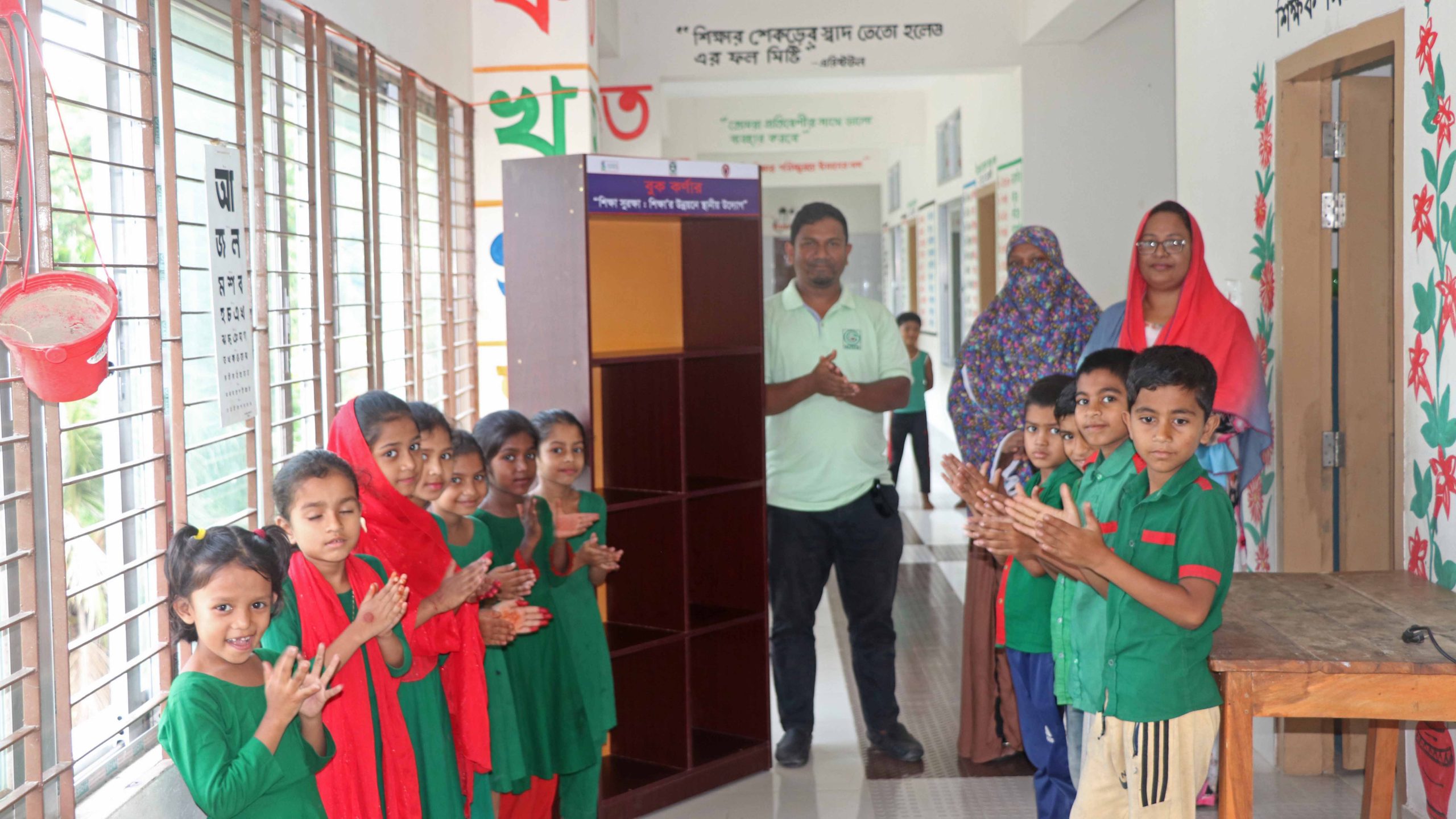 ভোলায় ২০ শিক্ষাপ্রতিষ্ঠানে বুক কর্নার স্থাপনে বুকশেলফ বিতরণ, উপকৃত প্রায় ৩ হাজার শিক্ষার্থী