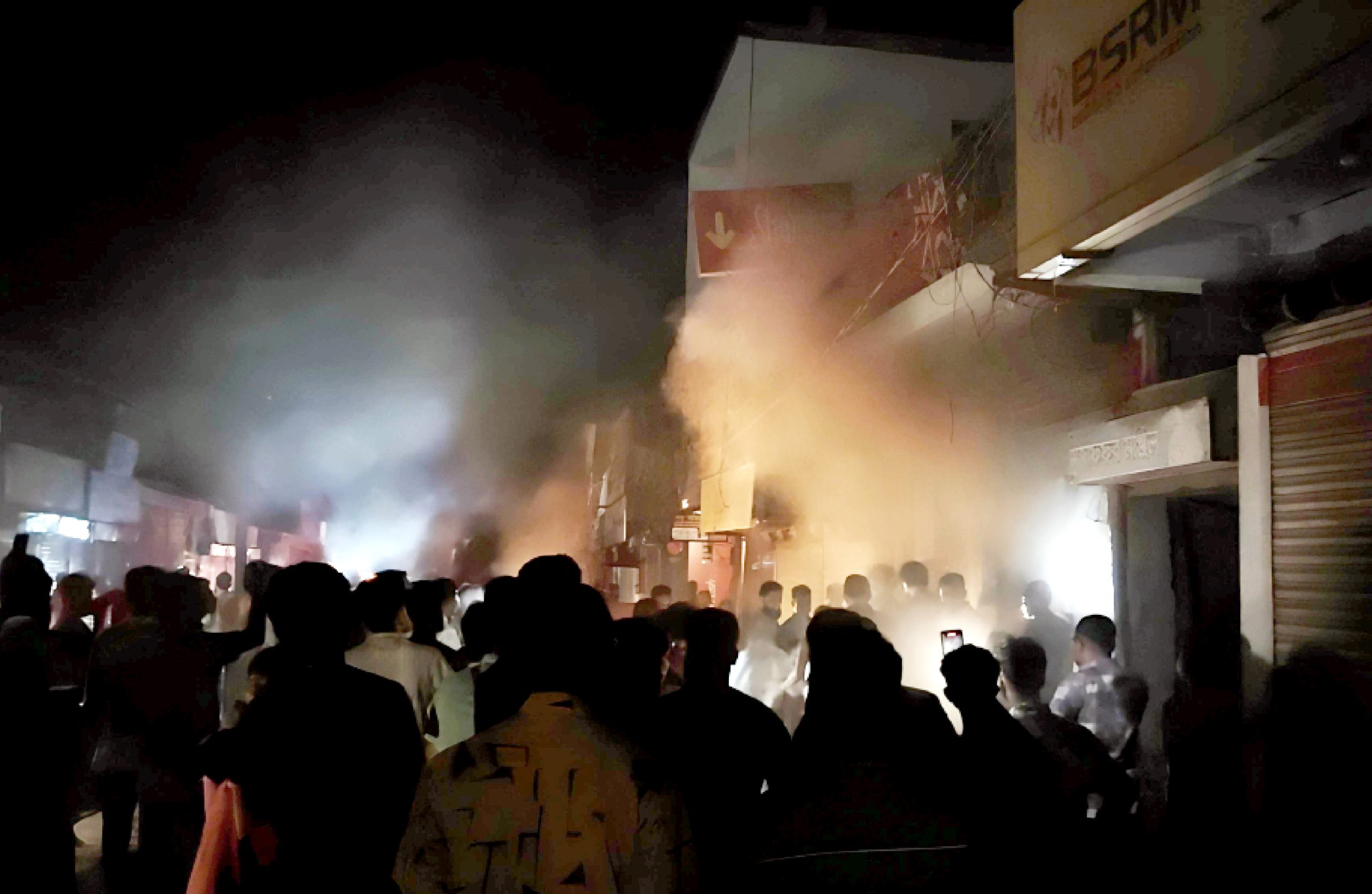 লালমোহনে স্বপ্ন সুপার শপে অগ্নিকান্ড