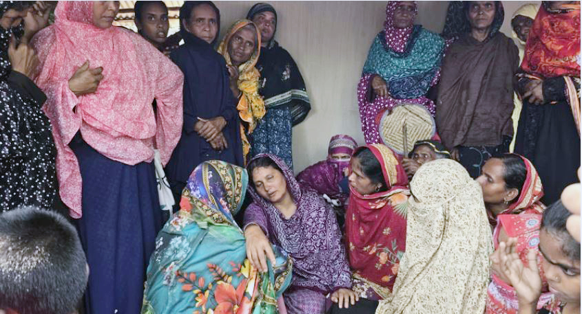 নওগাঁয় একই পরিবারের ৪ জনকে গলা কেটে হত্যা