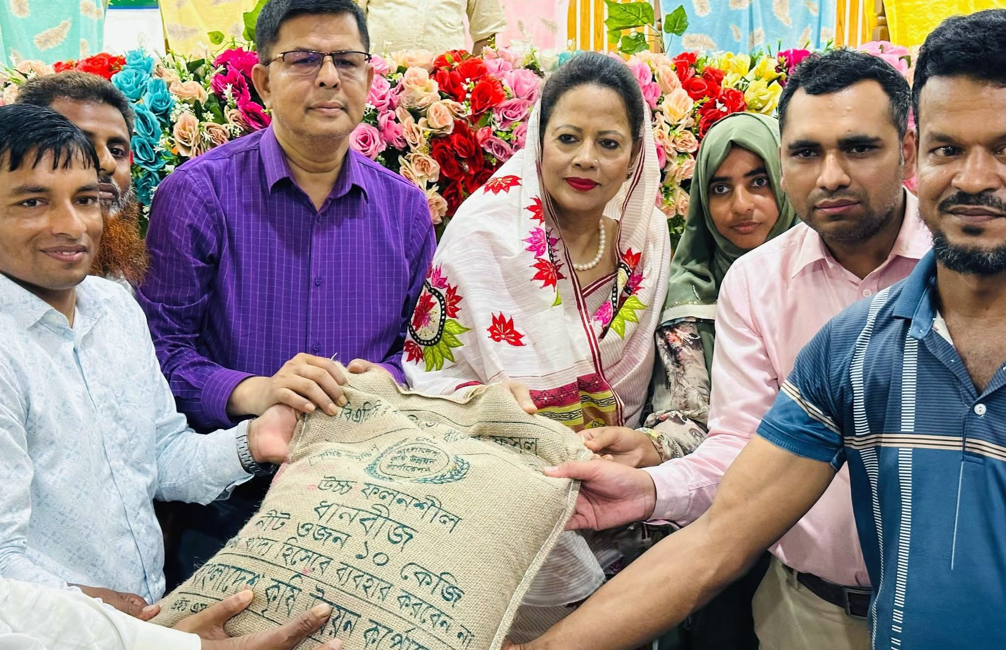 বোরহানউদ্দিনে ৭ হাজার কৃষকের মাঝে বিনামূল্যে বীজ-সার বিতরণ শুরু