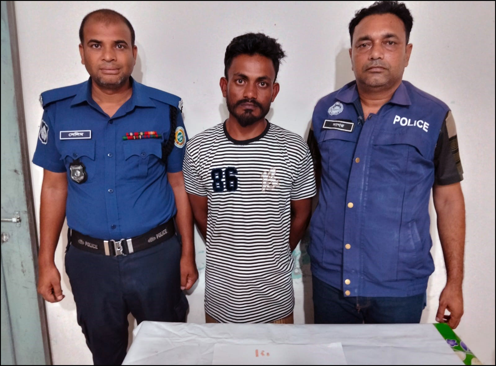মনপুরায় ইয়াবাসহ যুবক আটক