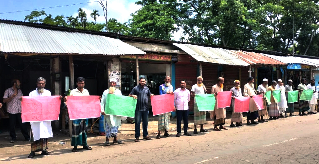 ভোলায় পানি নিষ্কাশনের দাবীতে কৃষকদের মানববন্ধন, ২ কোটি টাকার ফসল নষ্ট