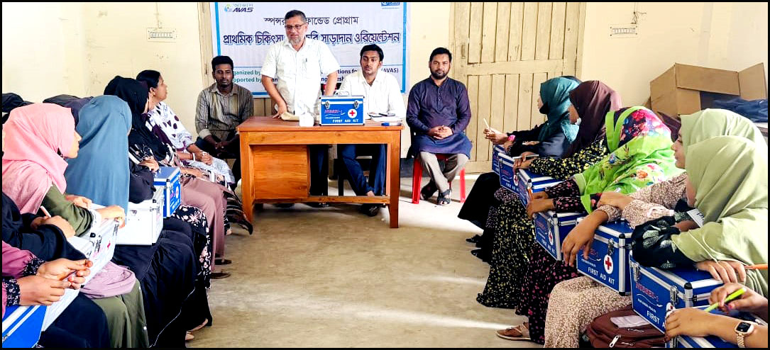 ভোলায় প্রাথমিক চিকিৎসা বিষয়ক প্রশিক্ষণ ও ফার্স্ট এইড বক্স বিতরণ