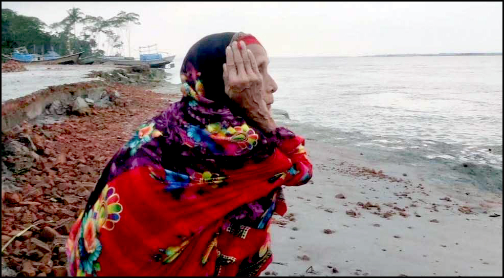 তেঁতুলিয়ার ভয়াবহ ভাঙনে আতঙ্কে নদীপাড়ের মানুষ