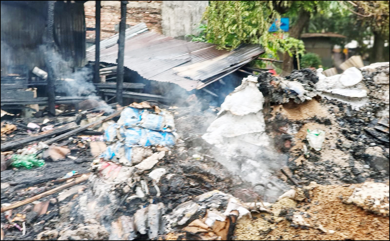 বোরহানউদ্দিনে ভয়াবহ অগ্নিকান্ড, ৭ দোকান পুড়ে ছাই