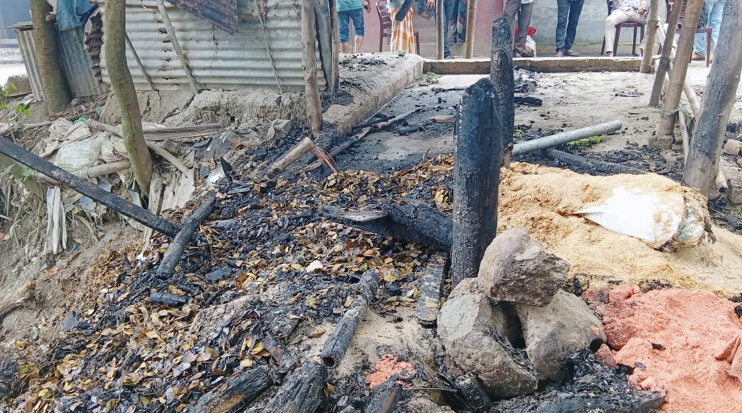 বোরহানউদ্দিনে গোয়াল ঘরে আগুন দেয়ার অভিযোগ