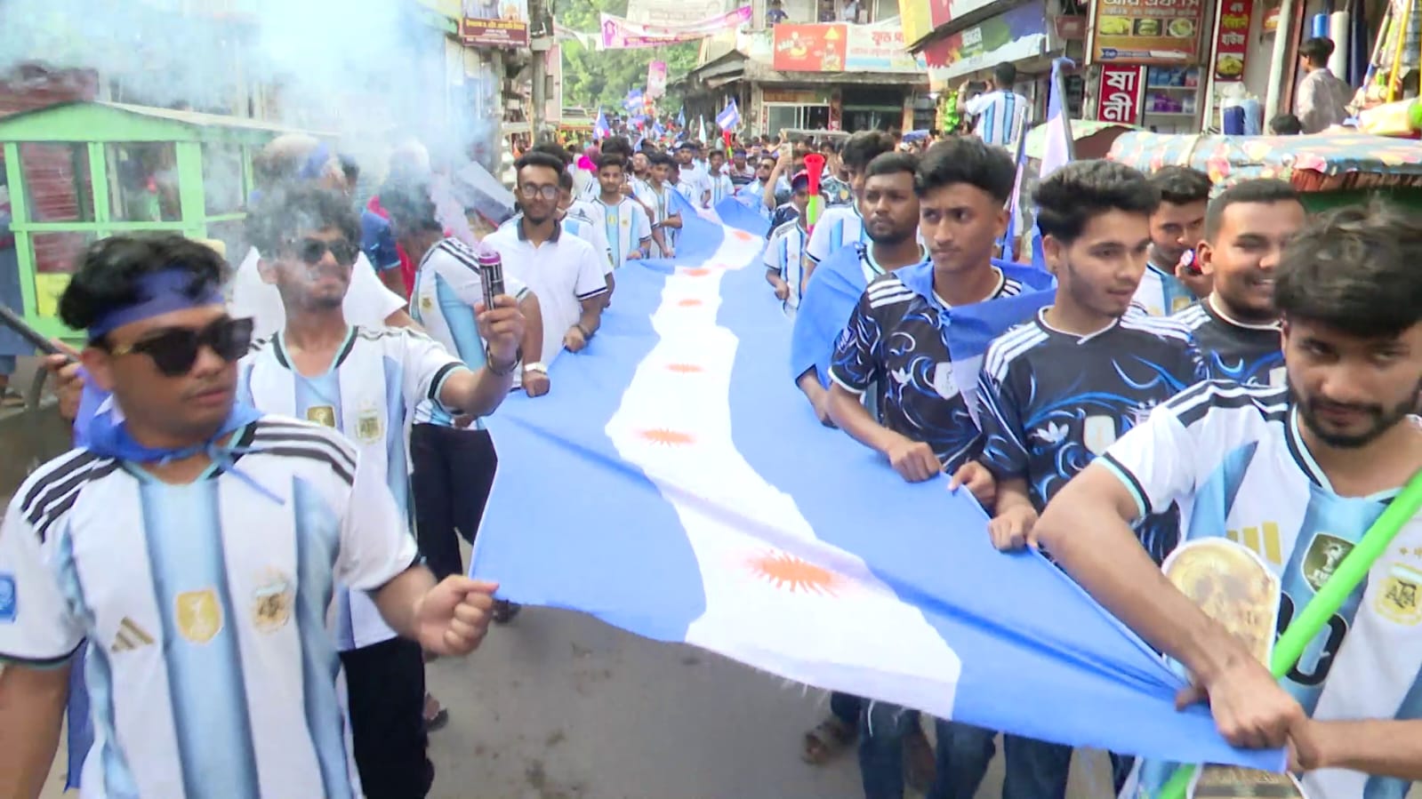ভোলার বোরহানউদ্দিনে আর্জেন্টিনা সমর্থকদের বর্ণাঢ্য শোভাযাত্রা
