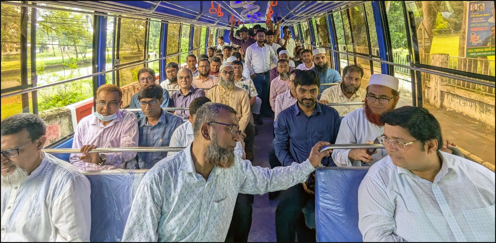 ভোলা সরকারি কলেজে নতুন বাসের উদ্বোধন