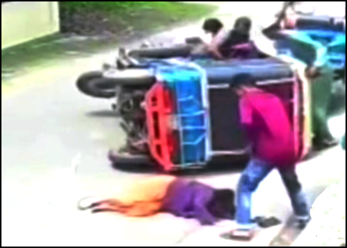 ভোলায় বেপরোয়া অটোরিকশা