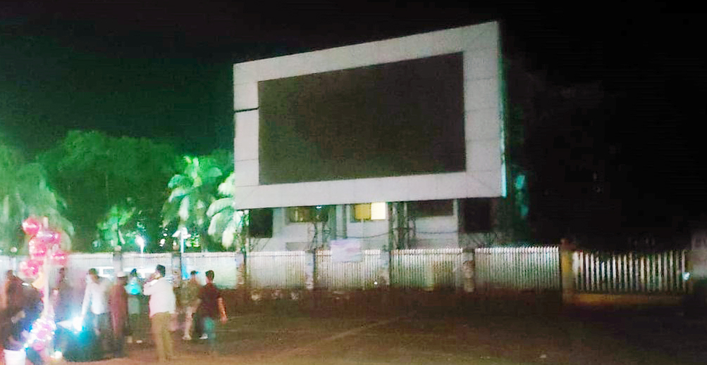 চরফ্যাশনের পৌর ভবনের প্রজেক্টর চালুর দাবী জানিয়েছেন স্থানীয়রা