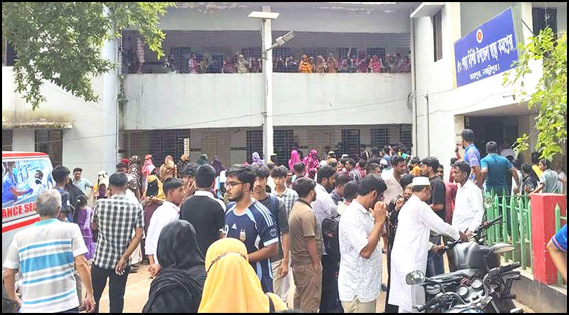 লক্ষ্মীপুরে মা ও দুই মেয়েকে কুপিয়ে হত্যা, গণপিটুনিতে ঘাতকের মৃত্যু
