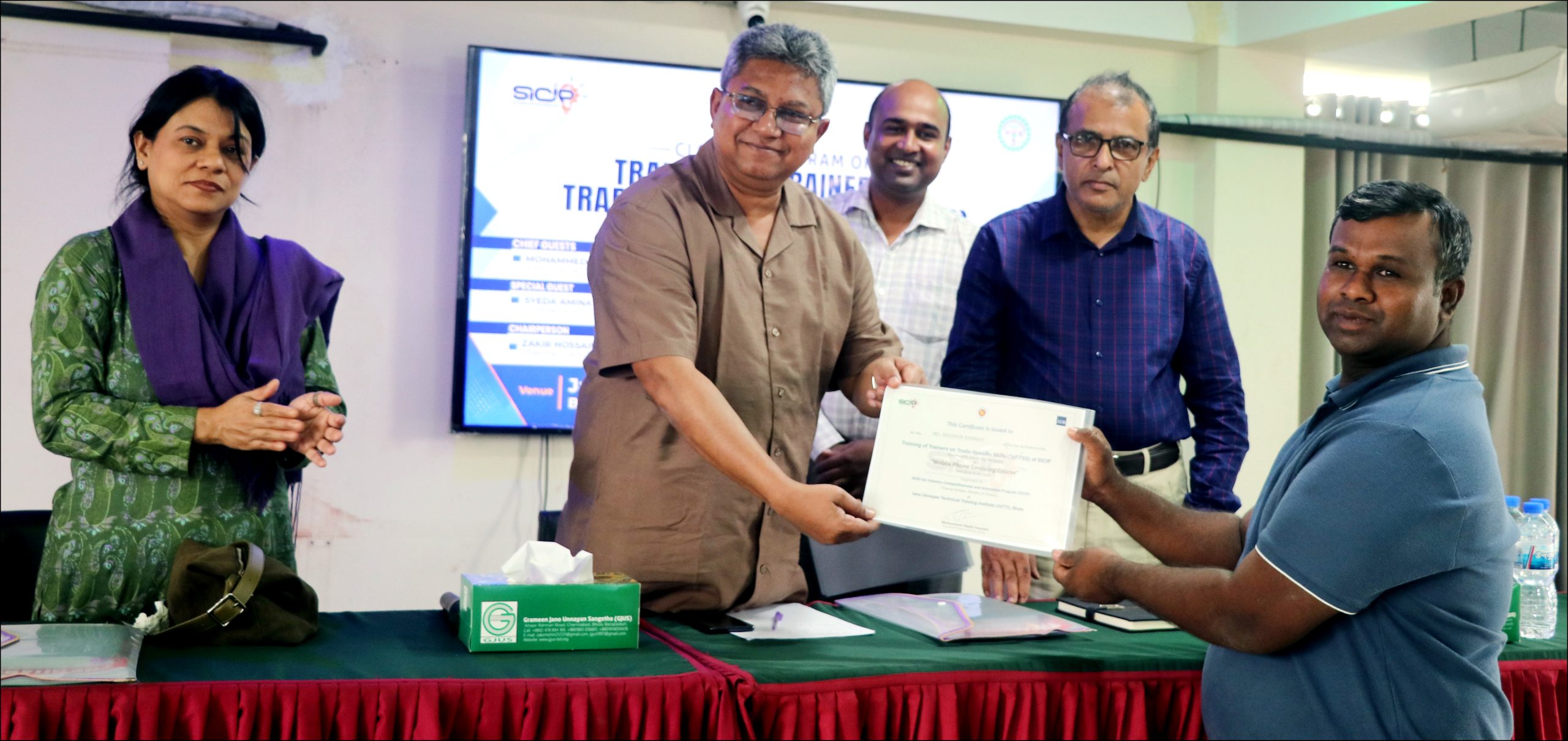 ভোলায় মোবাইল সার্ভিসিং ট্রেডে প্রশিক্ষকদের প্রশিক্ষণ কর্মসূচির সমাপনী