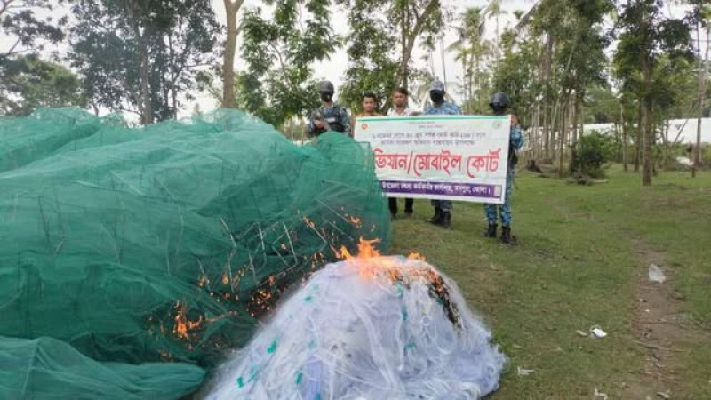 মৎস্যসম্পদ রক্ষায় মনপুরায় কোস্টগার্ড-মৎস্য বিভাগের যৌথ অভিযানে আটক ৮৫ লাখ টাকার অবৈধ জাল