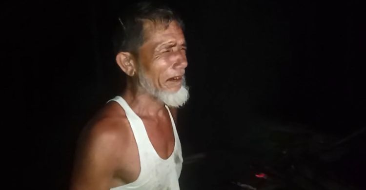 দরজা আটকে বসতঘরে আগুন, পরে গোয়ালঘর থেকে দুটি গরু চুরির অভিযোগ