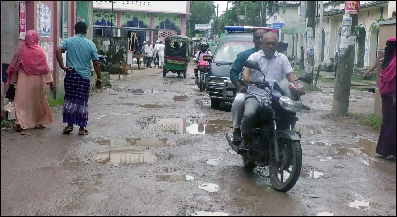 ভোলা পৌরসভার ৮০ কিলোমিটার সড়কের বেহাল দশা