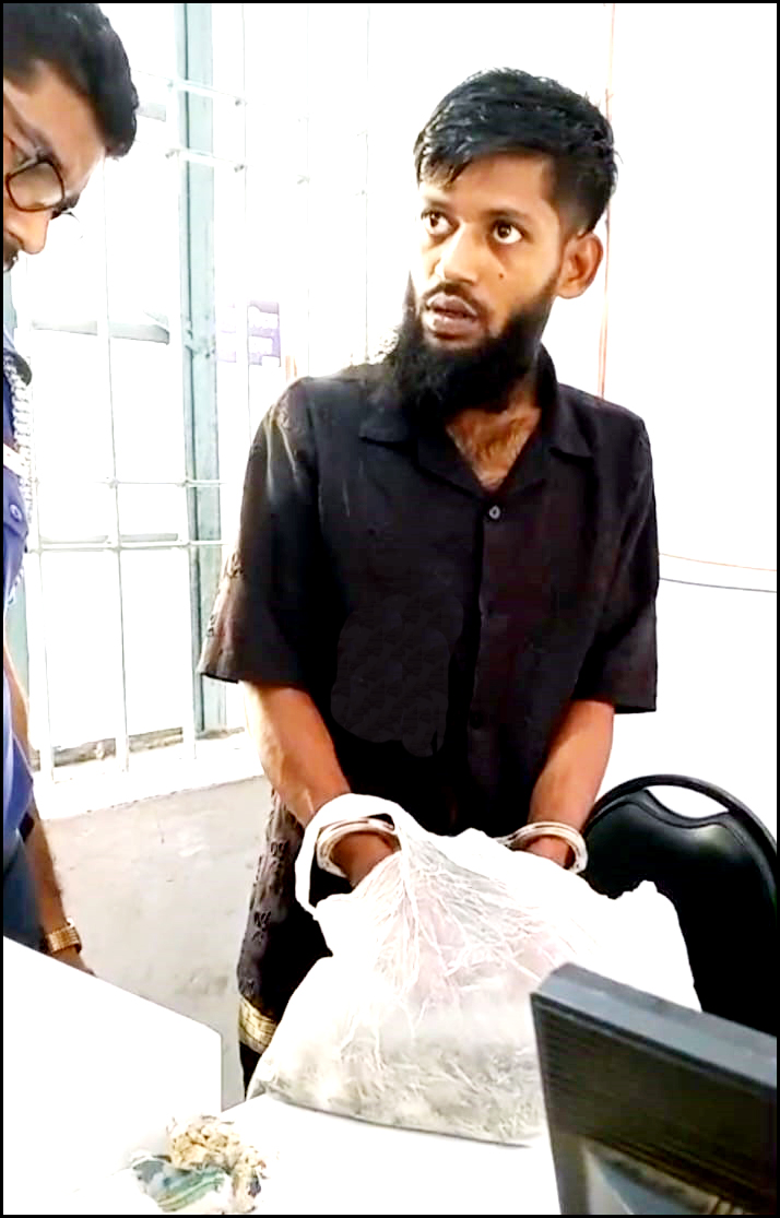 ভোলায় গাঁজাসহ যুবক আটক করে পুলিশে দিল জনতা