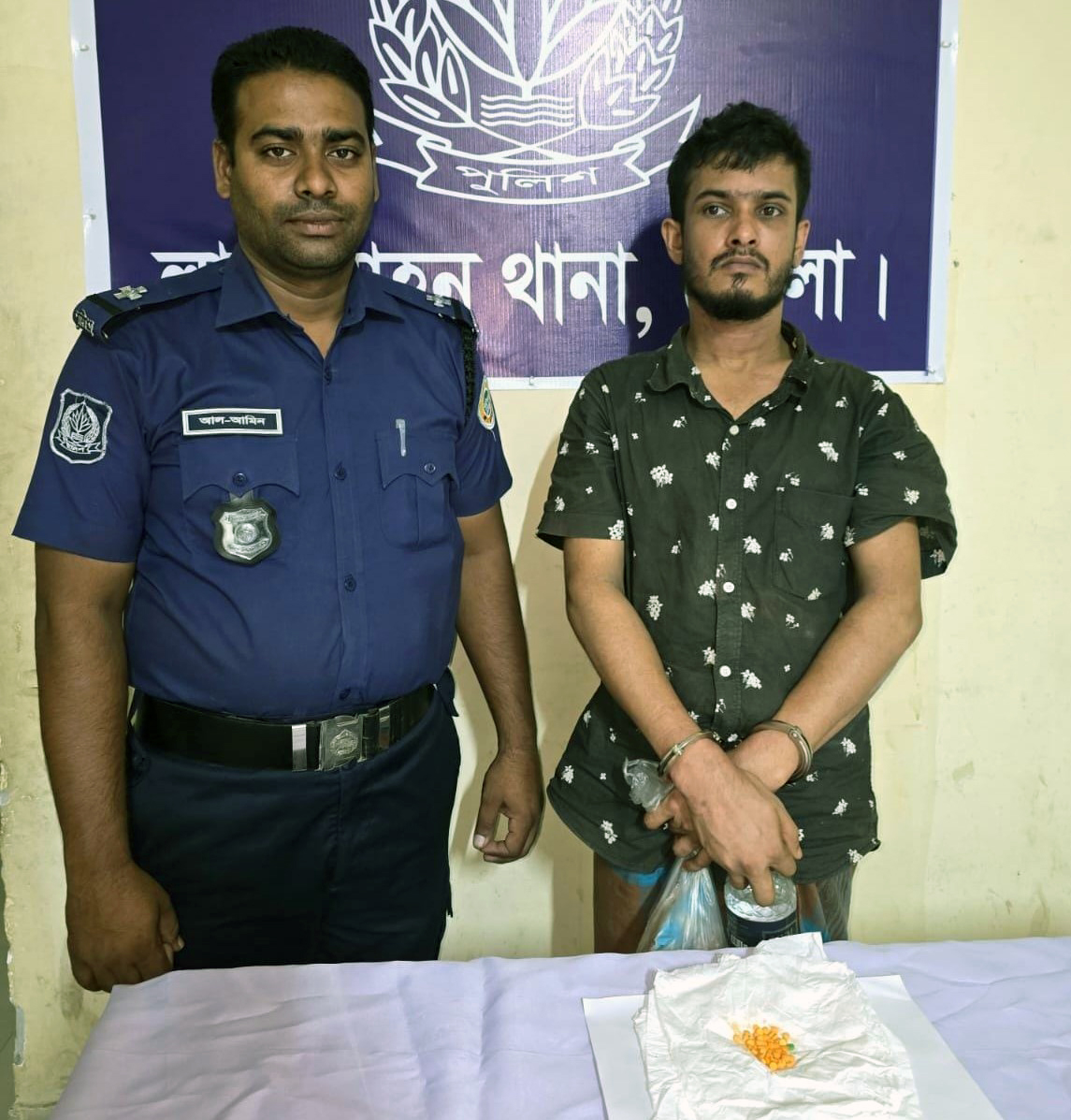 লালমোহনে ৫৫ পিস ইয়াবাসহ যুবক গ্রেপ্তার, সহযোগী পলাতক