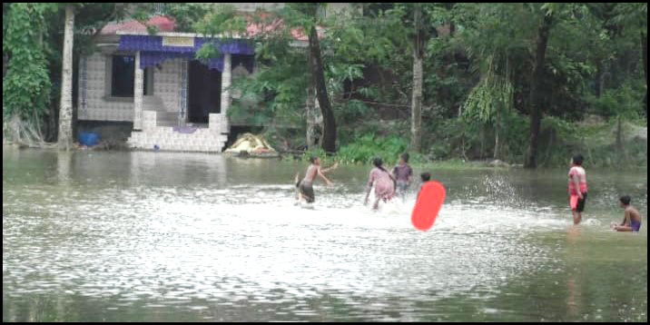আবারও ডুবল মনপুরা, জলাবদ্ধতায় দুর্ভোগে হাজারো মানুষ