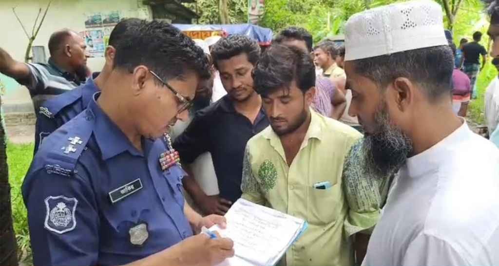 পরীক্ষা দিতে বেরিয়েছিল লিয়া, সড়কেই থেমে গেল জীবনের শেষ অধ্যায়