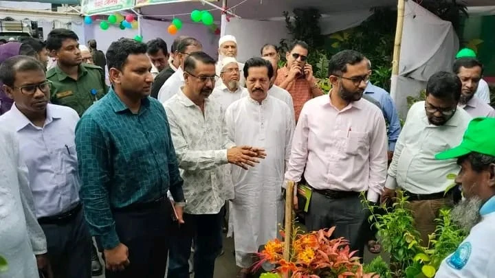 লালমোহনে তিন দিনব্যাপী বৃক্ষমেলার উদ্বোধন