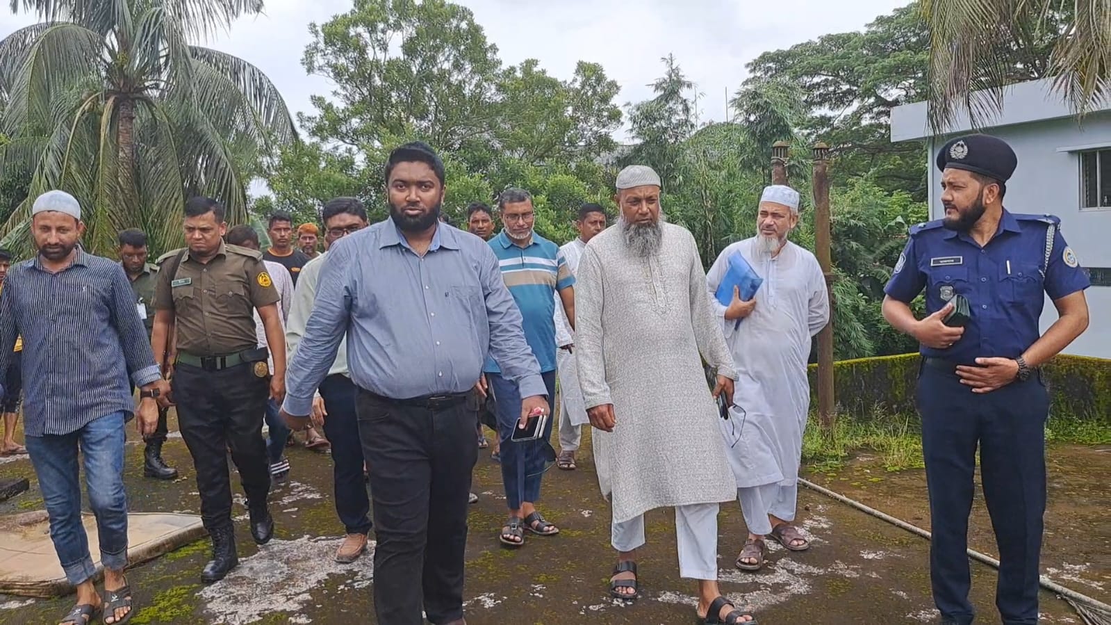 ১ সপ্তাহের মধ্যে হাসপাতাল পরিষ্কার না হলে ক্লিনারদের চাকরি থাকবে না: মনপুরা ইউএনও