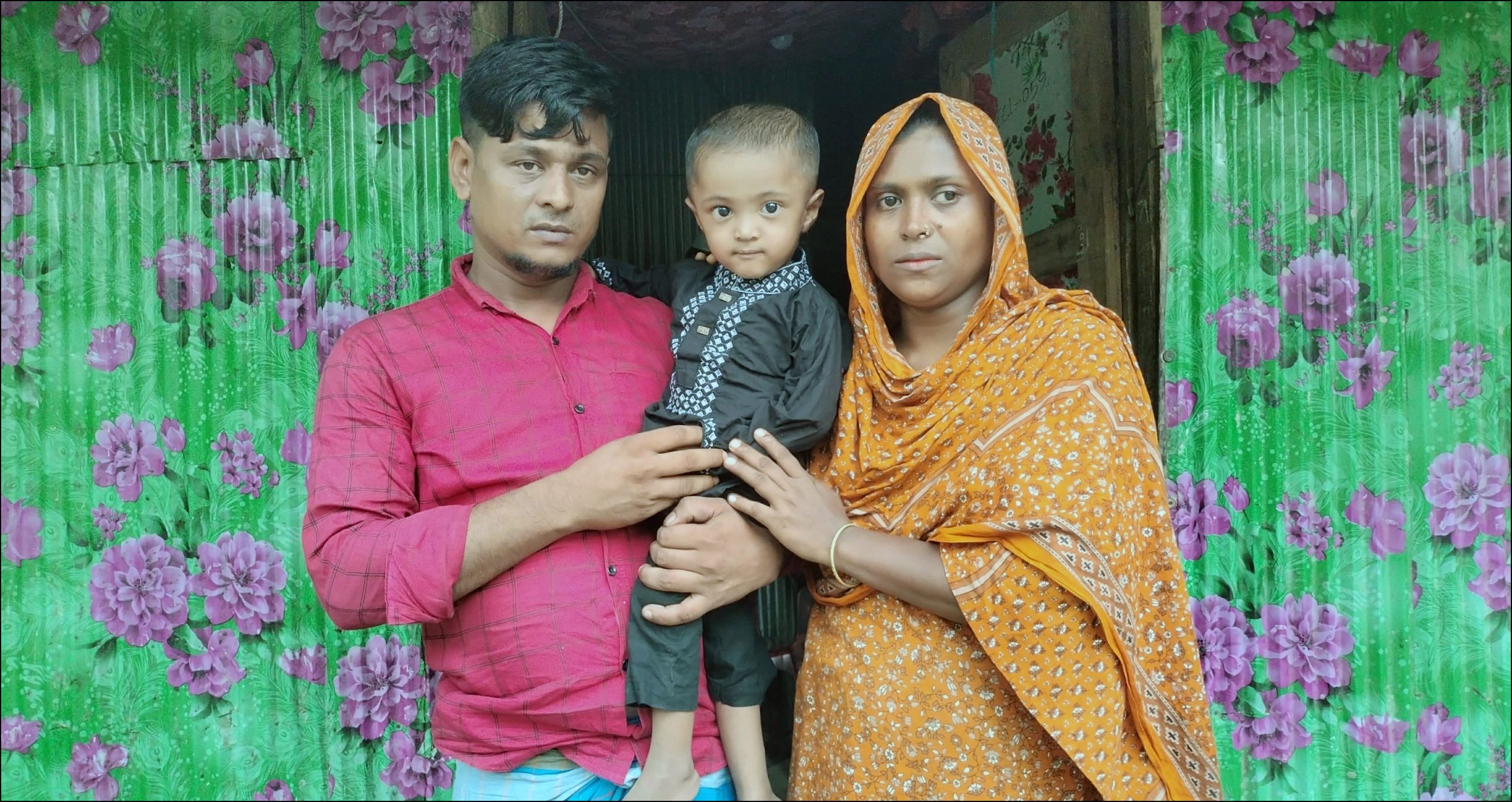 লালমোহনে হার্টের রোগে আক্রান্ত শিশু শাকিবকে বাঁচাতে বাবা-মায়ের আকুতি
