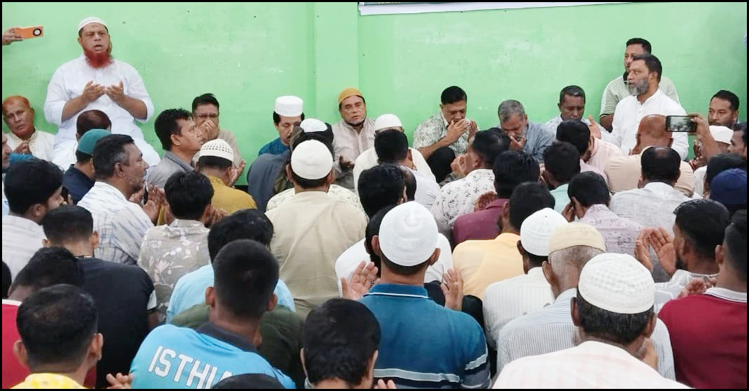 লালমোহনে দুই বিএনপি নেতার রোগমুক্তি কামনায় দোয়া ও মিলাদ