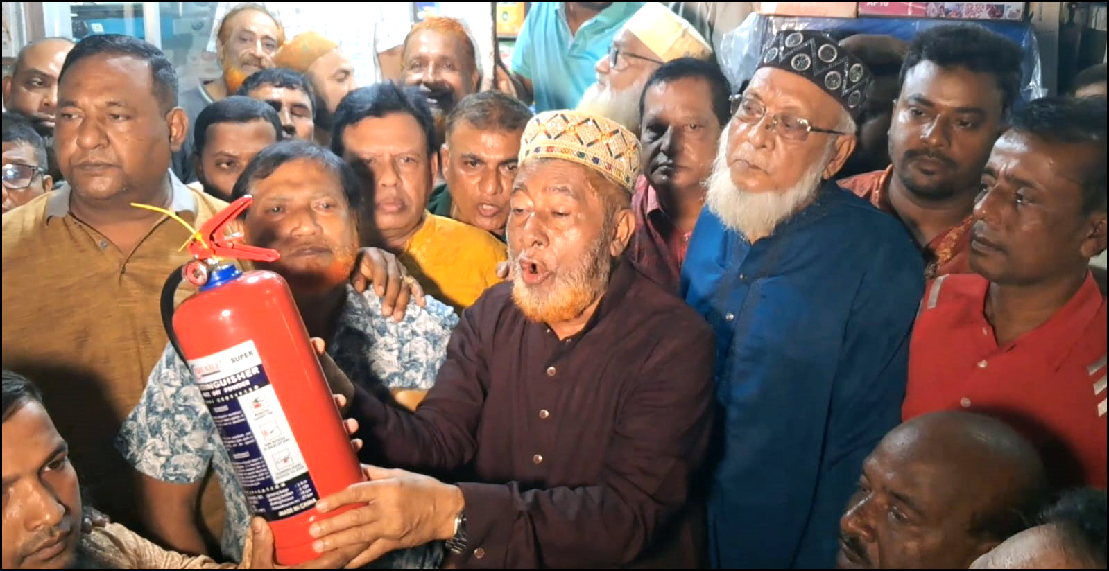 অগ্নিঝুঁকি কমাতে পার্থ’র উদ্যোগ ভোলায় বিনামূল্যে ২ হাজার অগ্নিনির্বাপণ যন্ত্র বিতরণ