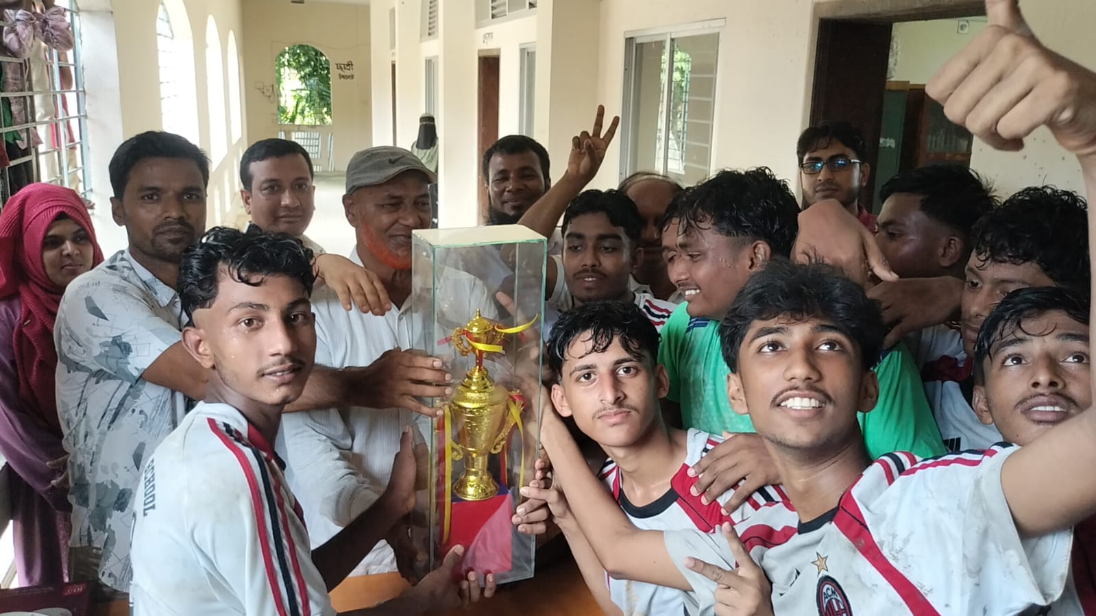 ভোলায় শহীদ সালাম মাধ্যমিক বিদ্যালয়ে আন্তঃশ্রেণি ফুটবল প্রতিযোগিতার ফাইনাল খেলা অনুষ্ঠিত