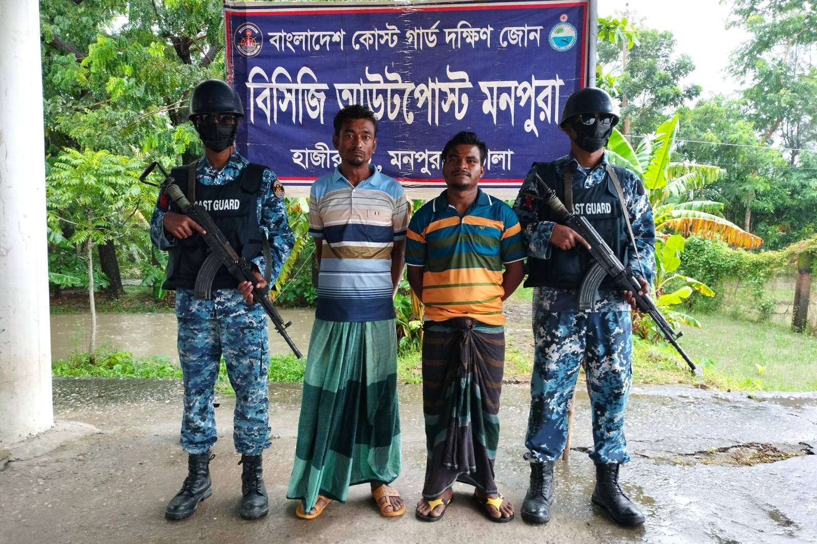 মনপুরায় কোস্ট গার্ডের অভিযানে স্বপন বাহিনীর দুই সহযোগী আটক