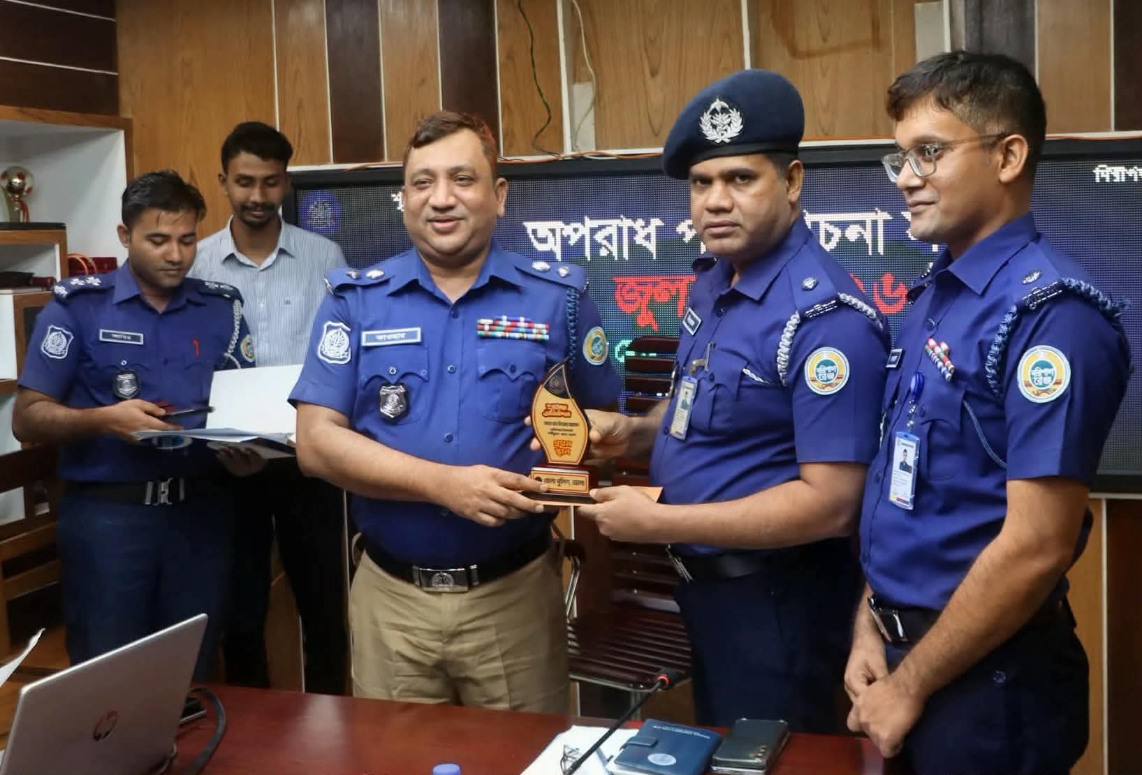 দ্বিতীয় বারের মত জেলার শ্রেষ্ঠ অফিসার ইনচার্জ নির্বাচিত হলেন শশীভুষন থানার ফিরোজ আহমেদ