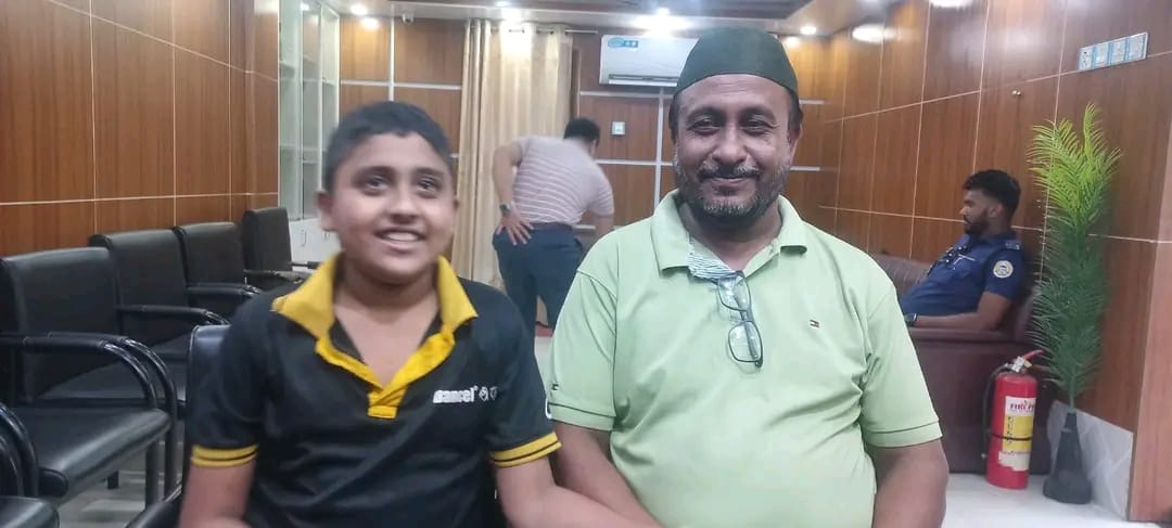 পুলিশের পোস্টে মিলল নিখোঁজ শিশুর সন্ধান, বাবার কোলে ফিরল আদিব