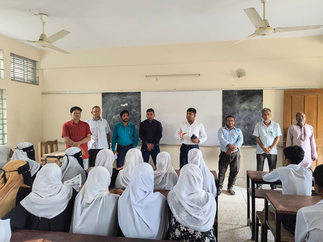 ভোলায় শিক্ষাপ্রতিষ্ঠানে ‘নতুন কুঁড়ি স্পোর্টস’ প্রচারণায় ইউএনও