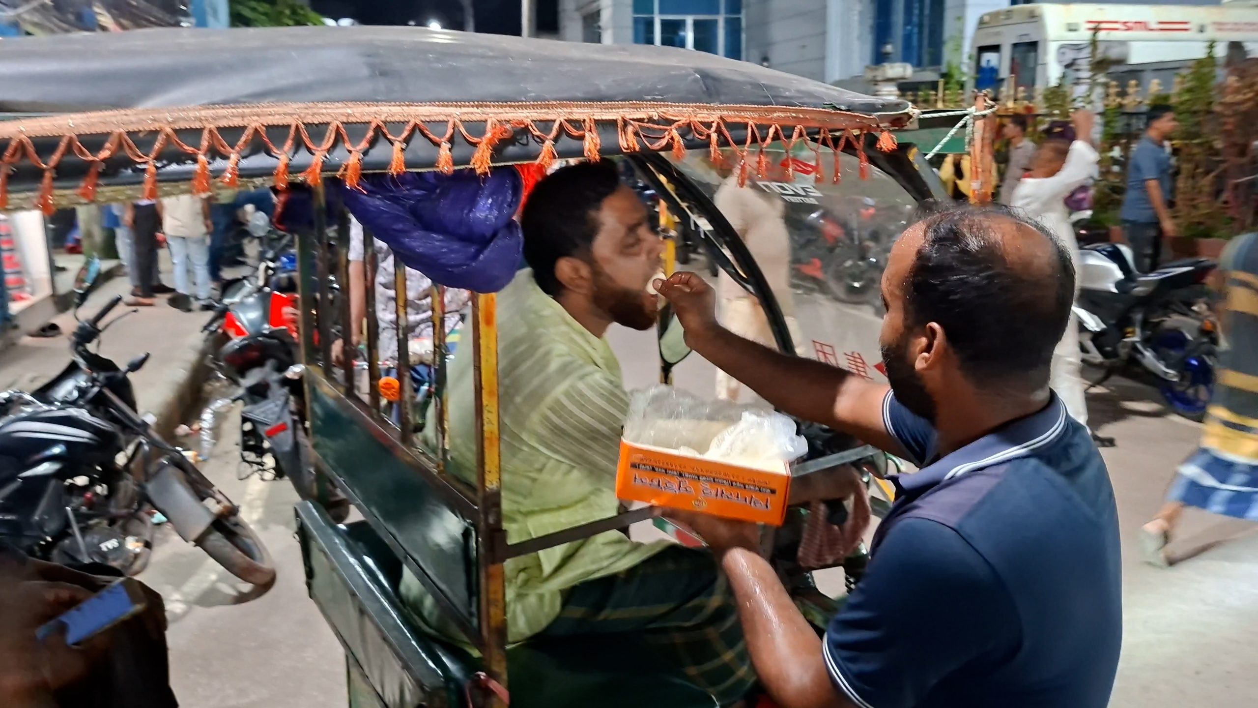 আন্দালিব রহমান পার্থ মন্ত্রী হওয়ায় ভোলায় আনন্দ মিছিল, মিষ্টি বিতরণ