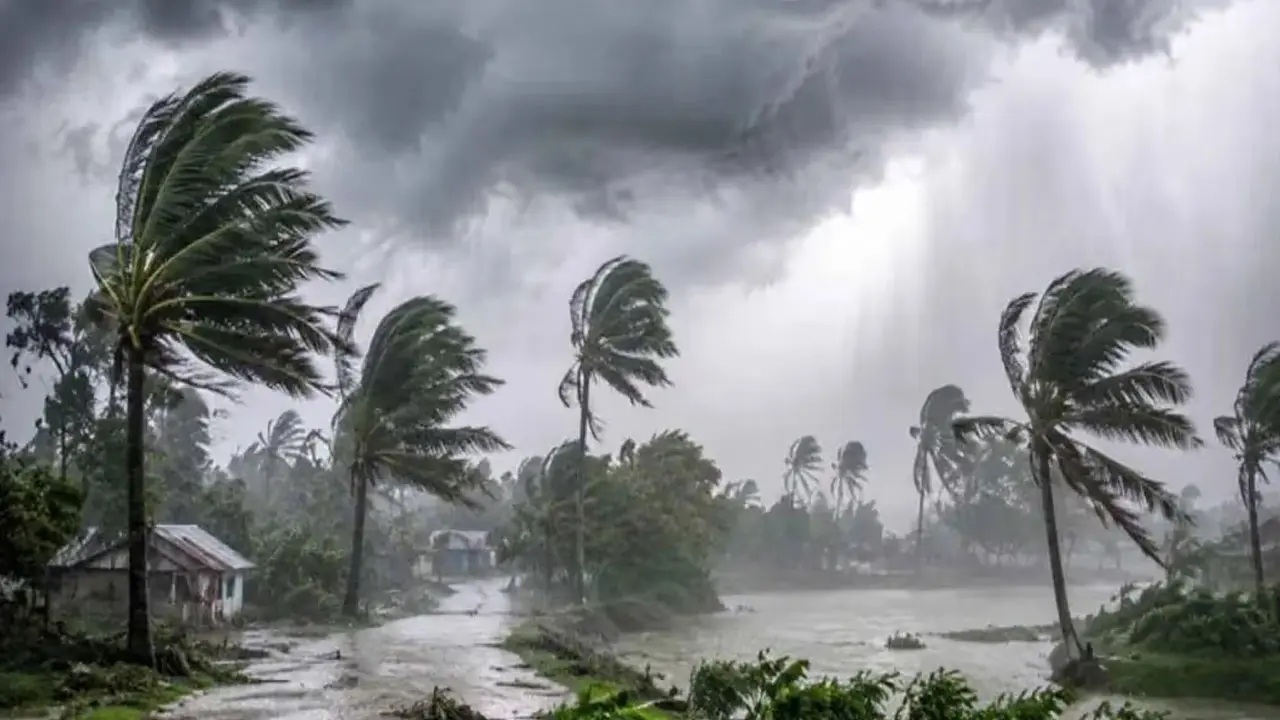 দক্ষিণাঞ্চলে ভারী বৃষ্টির শঙ্কা, ঢাকায় কমতে পারে বর্ষণ
